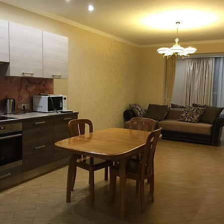 Apartment Na Pervomayskoy 19 Sochi Bagian luar foto